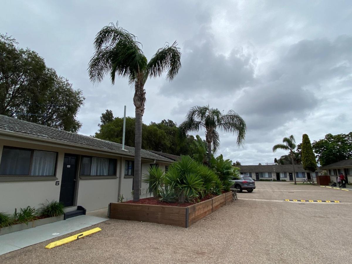 Hanging Rock Family Motel Μπέιτμανς Μπέι Εξωτερικό φωτογραφία