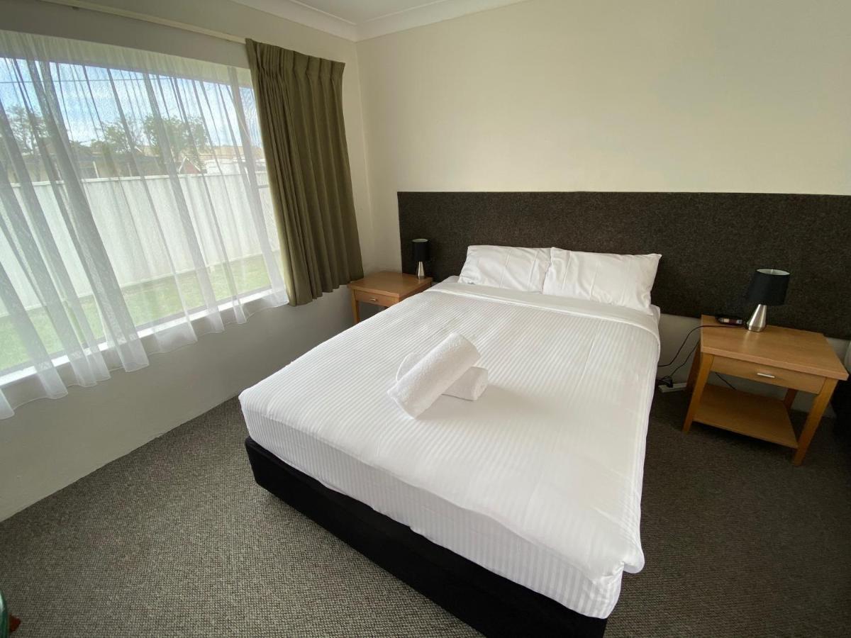 Hanging Rock Family Motel Μπέιτμανς Μπέι Εξωτερικό φωτογραφία